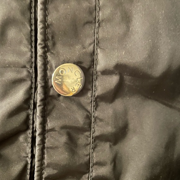 Men’s Moncler windbreaker in Dark Navy with Logo - Picture 7 of 8